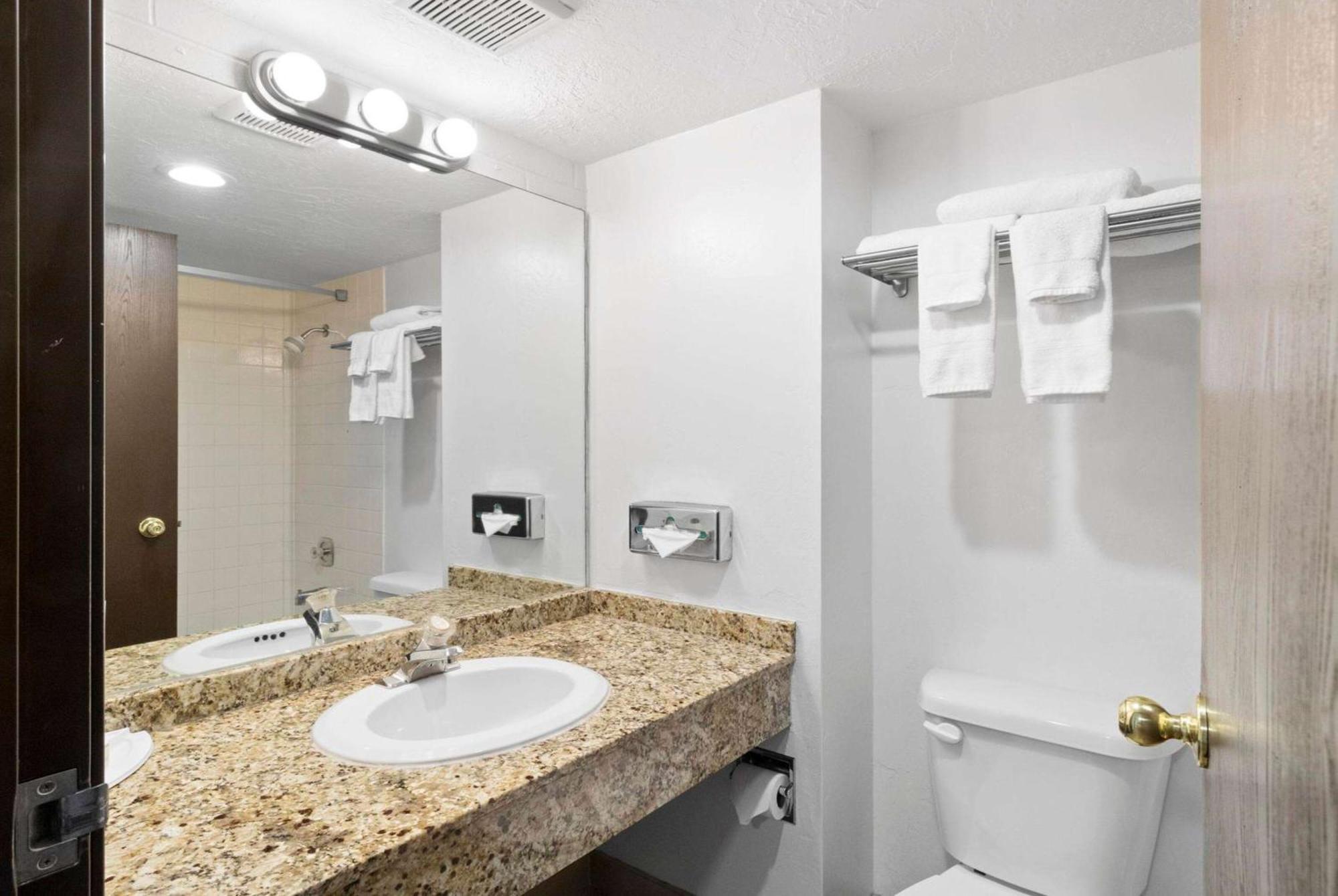 Ramada By Wyndham Ut I-70 Hotel Richfield