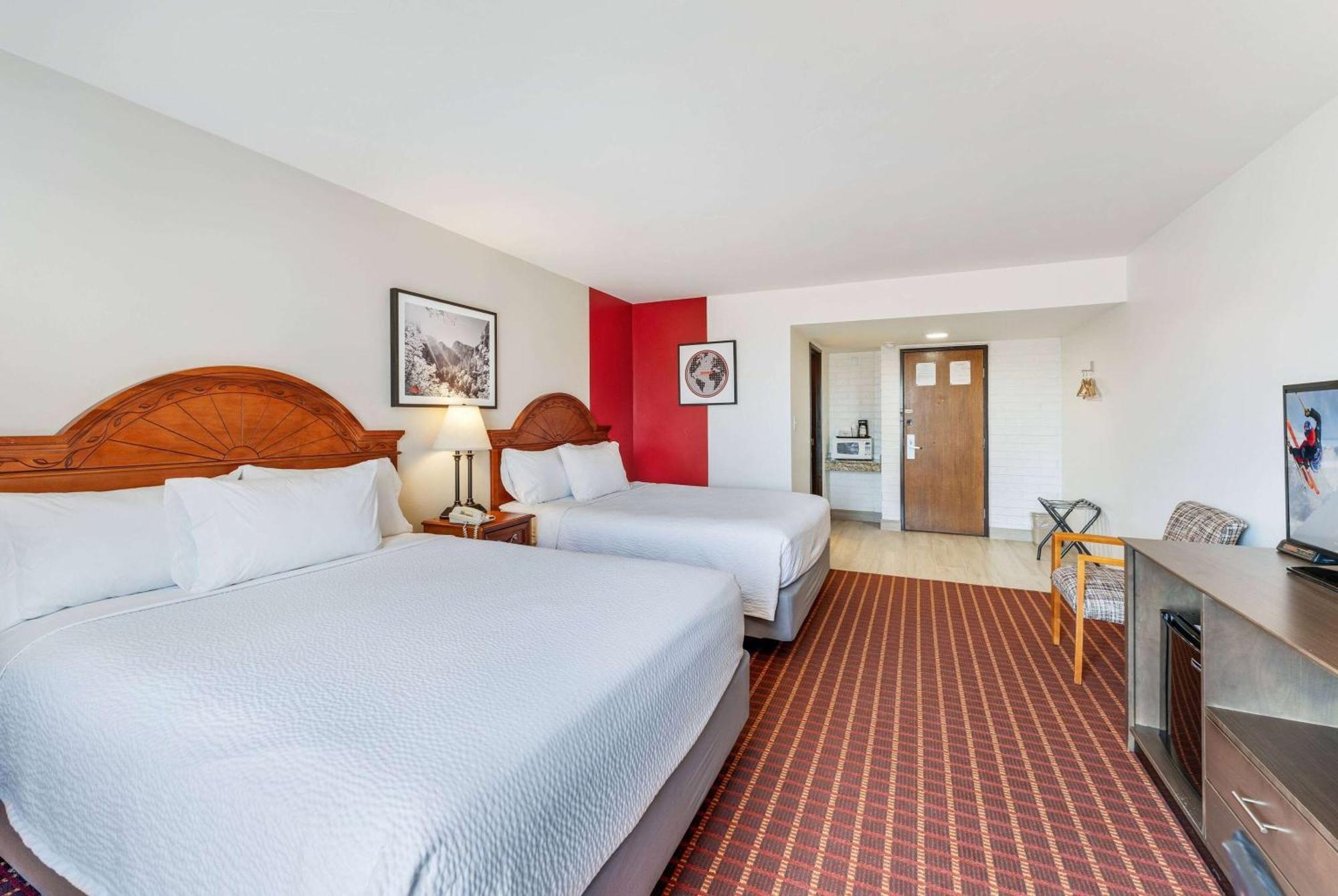 Ramada By Wyndham Ut I-70 Hotel 2*