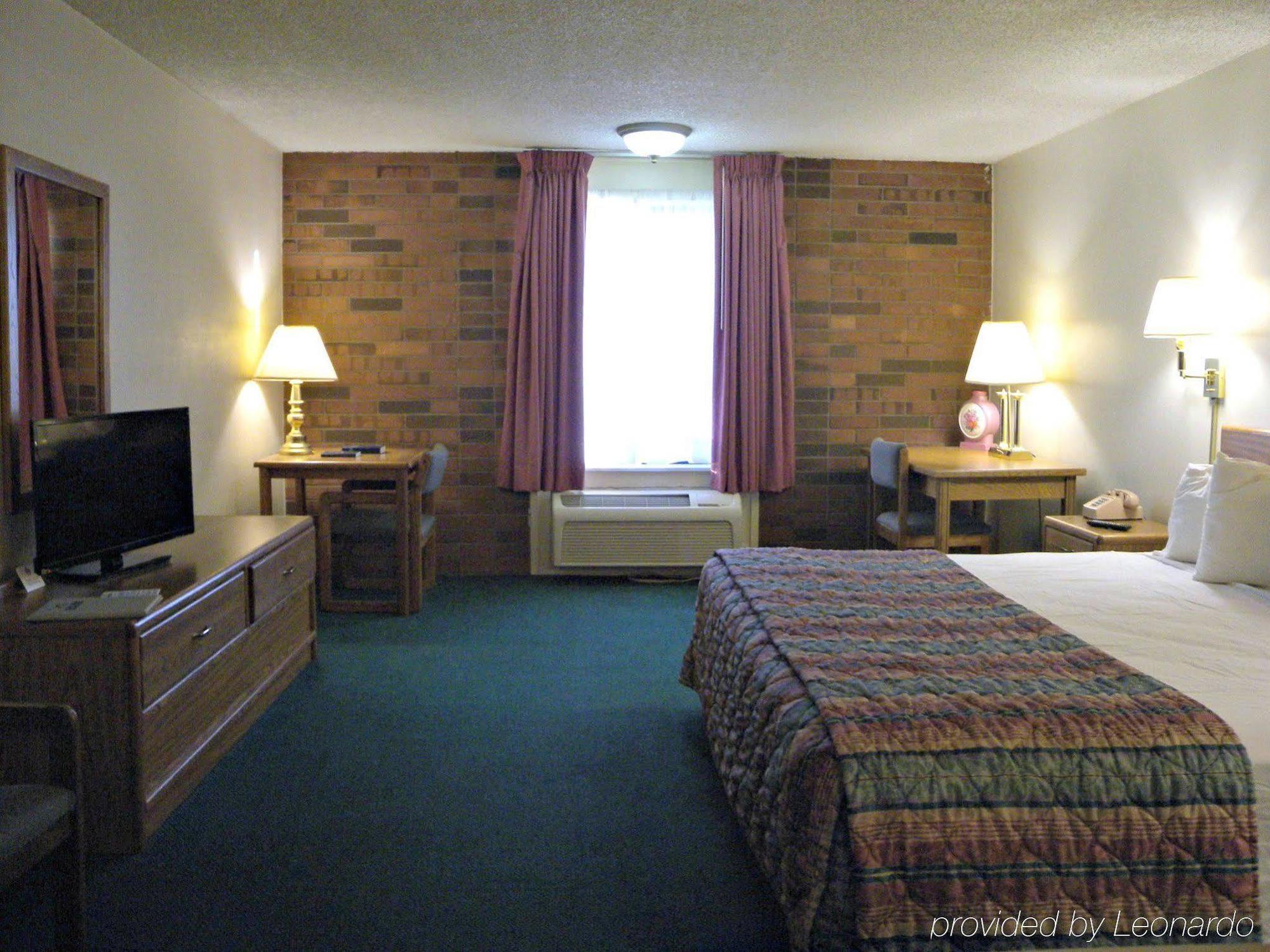 Ramada By Wyndham Ut I-70 Hotel
